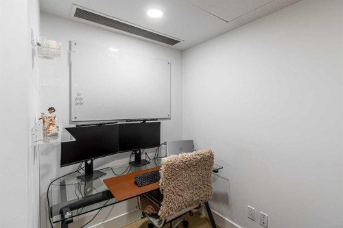 205-519 Riverfront Avenue Se, Calgary, AB - Indoor Photo Showing Office