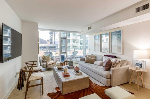 205-519 Riverfront Avenue Se, Calgary, AB - Indoor Photo Showing Living Room