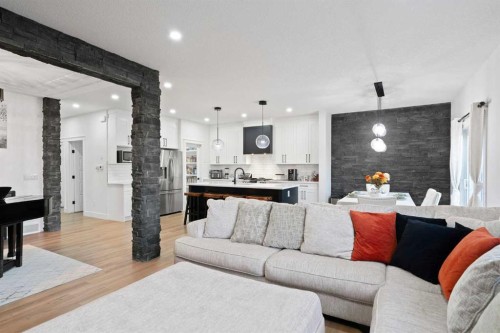 818 Edgefield Street, Strathmore, AB - Indoor Photo Showing Living Room