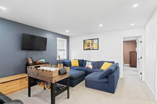 818 Edgefield Street, Strathmore, AB - Indoor Photo Showing Living Room
