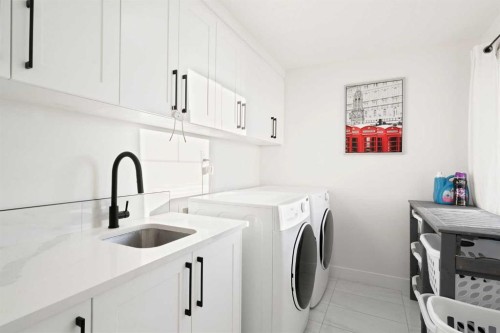 818 Edgefield Street, Strathmore, AB - Indoor Photo Showing Laundry Room