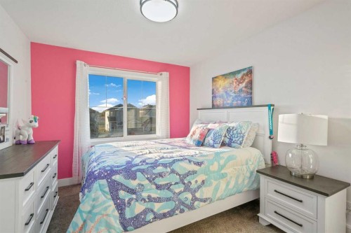 818 Edgefield Street, Strathmore, AB - Indoor Photo Showing Bedroom