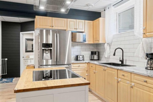 818 Edgefield Street, Strathmore, AB - Indoor Photo Showing Kitchen