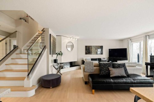 18 Simcoe Terrace Sw, Calgary, AB - Indoor Photo Showing Living Room