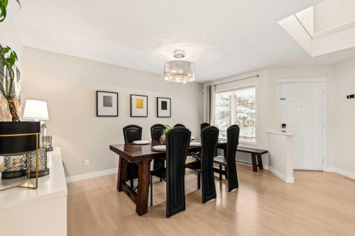 18 Simcoe Terrace Sw, Calgary, AB - Indoor Photo Showing Dining Room