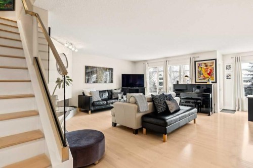 18 Simcoe Terrace Sw, Calgary, AB - Indoor Photo Showing Living Room