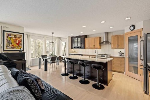 18 Simcoe Terrace Sw, Calgary, AB - Indoor Photo Showing Other Room