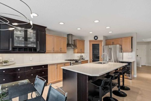 18 Simcoe Terrace Sw, Calgary, AB - Indoor Photo Showing Kitchen With Upgraded Kitchen