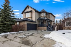 20 Royal Highland Court NW Calgary, AB T3G 4Y2