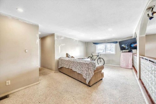 427 Cole Crescent, Carseland, AB - Indoor Photo Showing Bedroom