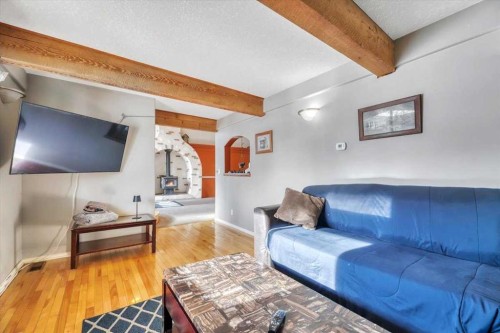 427 Cole Crescent, Carseland, AB - Indoor Photo Showing Living Room