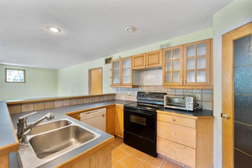 155 35 Street Nw, Calgary, AB - Indoor Photo Showing Kitchen With Double Sink