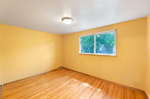 155 35 Street Nw, Calgary, AB - Indoor Photo Showing Other Room