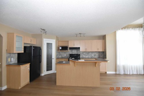 78 Somerglen Way Sw, Calgary, AB - Indoor Photo Showing Kitchen