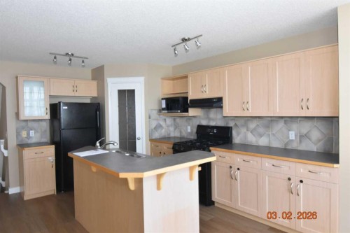 78 Somerglen Way Sw, Calgary, AB - Indoor Photo Showing Kitchen