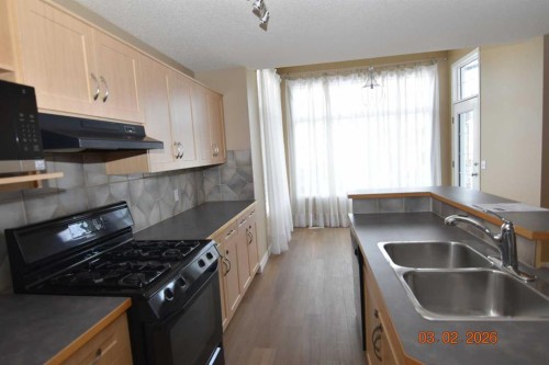 78 Somerglen Way Sw, Calgary, AB - Indoor Photo Showing Kitchen With Double Sink