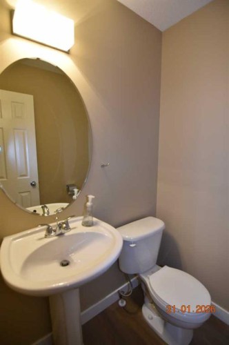 78 Somerglen Way Sw, Calgary, AB - Indoor Photo Showing Bathroom