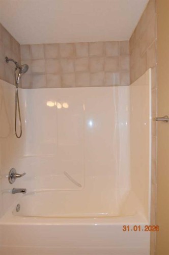 78 Somerglen Way Sw, Calgary, AB - Indoor Photo Showing Bathroom