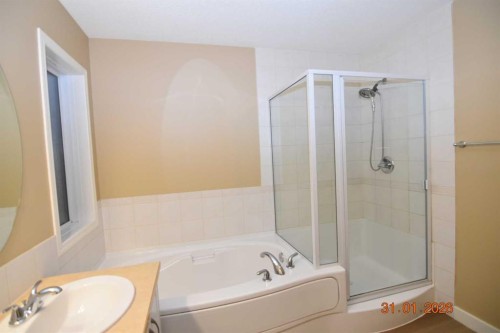 78 Somerglen Way Sw, Calgary, AB - Indoor Photo Showing Bathroom