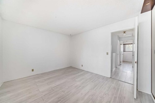 #11-380 Bermuda Drive Nw, Calgary, AB - Indoor Photo Showing Other Room