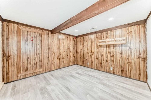 #11-380 Bermuda Drive Nw, Calgary, AB - Indoor Photo Showing Other Room