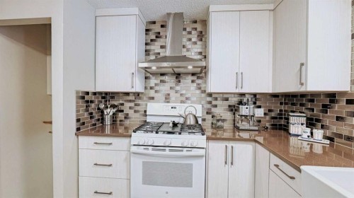 7508 7 Street Nw, Calgary, AB - Indoor Photo Showing Kitchen