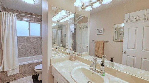 7508 7 Street Nw, Calgary, AB - Indoor Photo Showing Bathroom