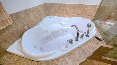 7508 7 Street Nw, Calgary, AB - Indoor Photo Showing Bathroom