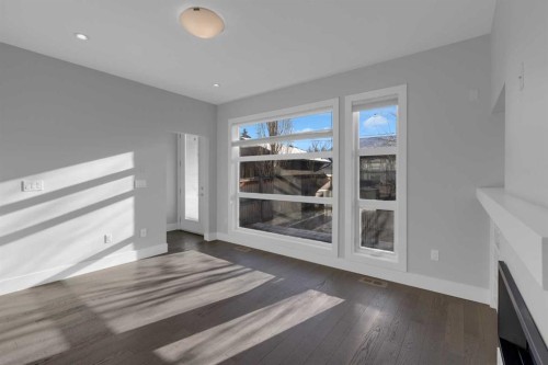 2319 23 Avenue Sw, Calgary, AB - Indoor