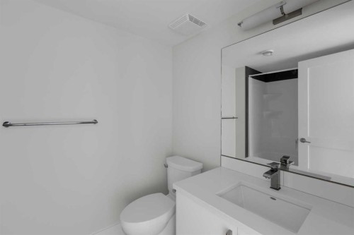2319 23 Avenue Sw, Calgary, AB - Indoor Photo Showing Bathroom
