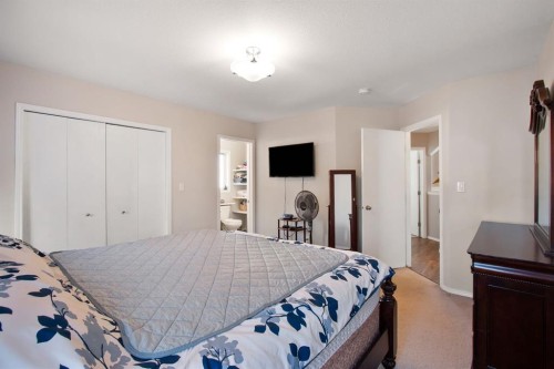 40 Douglas Close, Penhold, AB - Indoor Photo Showing Bedroom