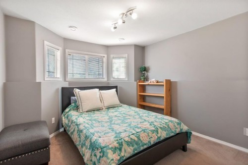 40 Douglas Close, Penhold, AB - Indoor Photo Showing Bedroom