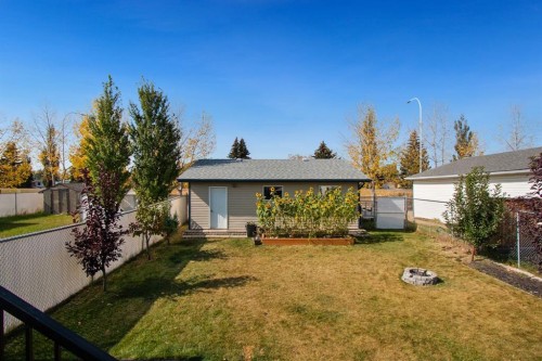 40 Douglas Close, Penhold, AB - Outdoor