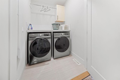 4-810 3Rd Street, Canmore, AB - Indoor Photo Showing Laundry Room