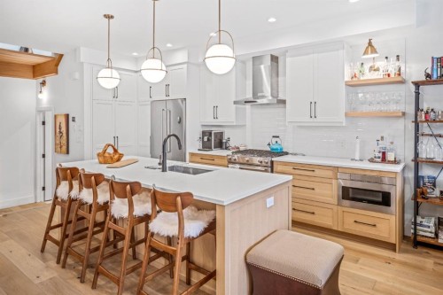 4-810 3Rd Street, Canmore, AB - Indoor Photo Showing Kitchen With Upgraded Kitchen