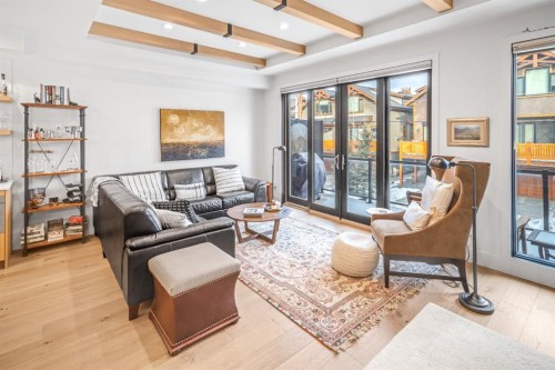 4-810 3Rd Street, Canmore, AB - Indoor Photo Showing Living Room