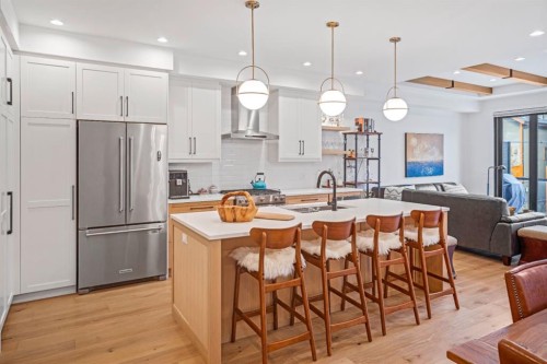 4-810 3Rd Street, Canmore, AB - Indoor Photo Showing Kitchen With Upgraded Kitchen