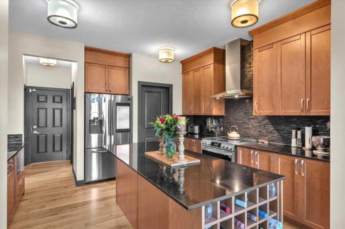 58 Valley Pointe Way Nw, Calgary, AB - Indoor Photo Showing Kitchen