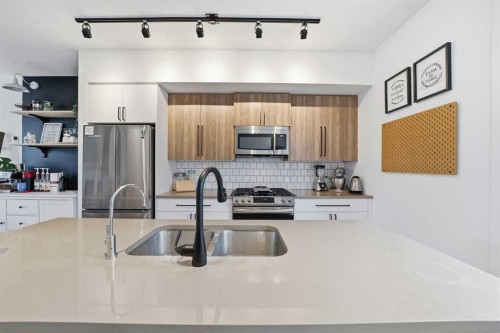 93 Walgrove Common Se, Calgary, AB - Indoor Photo Showing Kitchen With Stainless Steel Kitchen With Double Sink With Upgraded Kitchen