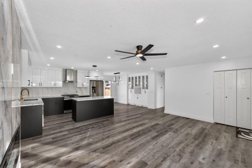 432 Ogden Drive Se, Calgary, AB - Indoor Photo Showing Kitchen