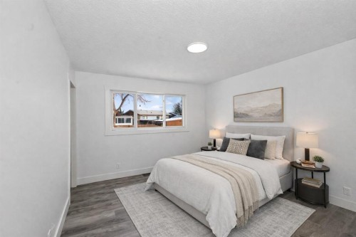 432 Ogden Drive Se, Calgary, AB - Indoor Photo Showing Bedroom