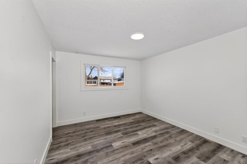 432 Ogden Drive Se, Calgary, AB - Indoor Photo Showing Other Room