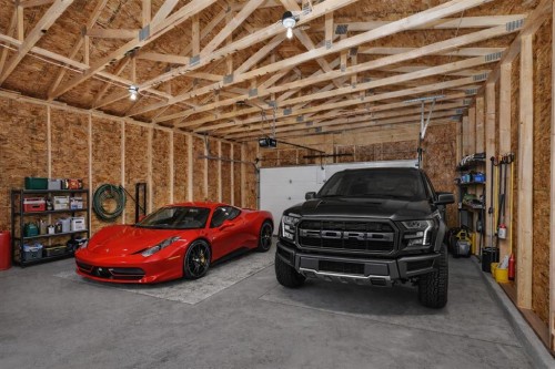 432 Ogden Drive Se, Calgary, AB - Indoor Photo Showing Garage