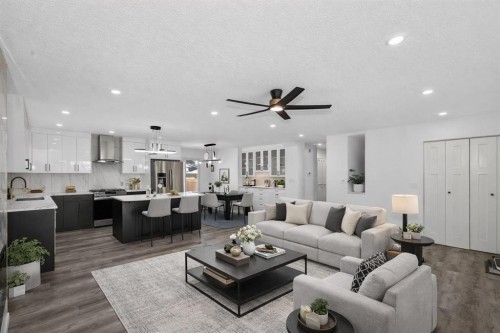 432 Ogden Drive Se, Calgary, AB - Indoor Photo Showing Living Room