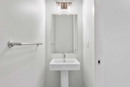 659 Buffaloberry Manor Se, Calgary, AB - Indoor Photo Showing Bathroom