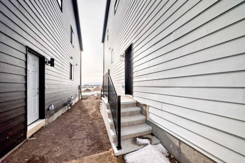 123 Sawgrass Gate Nw, Airdrie, AB - Outdoor With Exterior