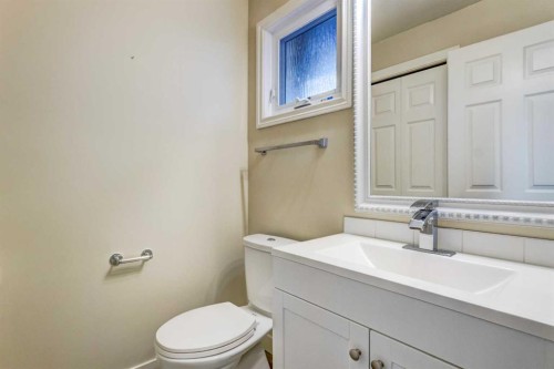 83 Hawkfield Crescent Nw, Calgary, AB - Indoor Photo Showing Bathroom