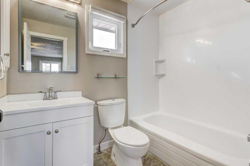 83 Hawkfield Crescent Nw, Calgary, AB - Indoor Photo Showing Bathroom