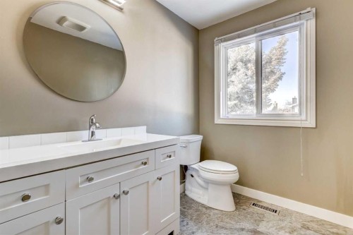 83 Hawkfield Crescent Nw, Calgary, AB - Indoor Photo Showing Bathroom
