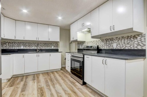 83 Hawkfield Crescent Nw, Calgary, AB - Indoor Photo Showing Kitchen